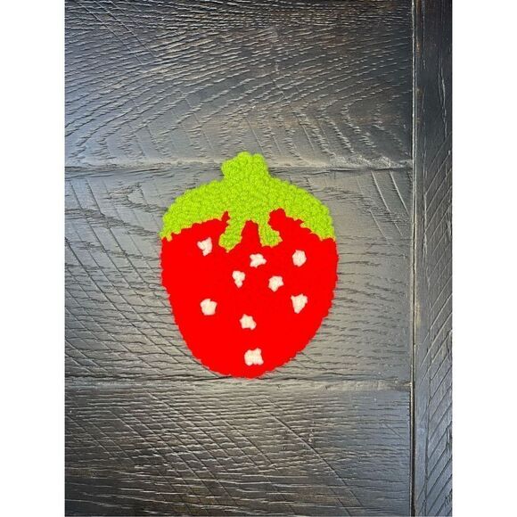 tufted strawberry embroidered mug rug - Picture 2 of 3
